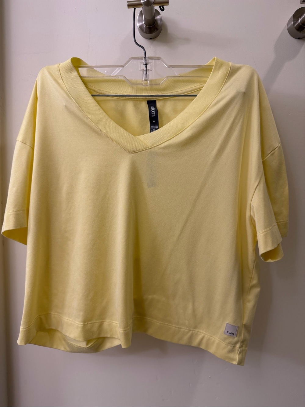 Vuori Short Sleeve V-Neck Tee in Pale Yellow